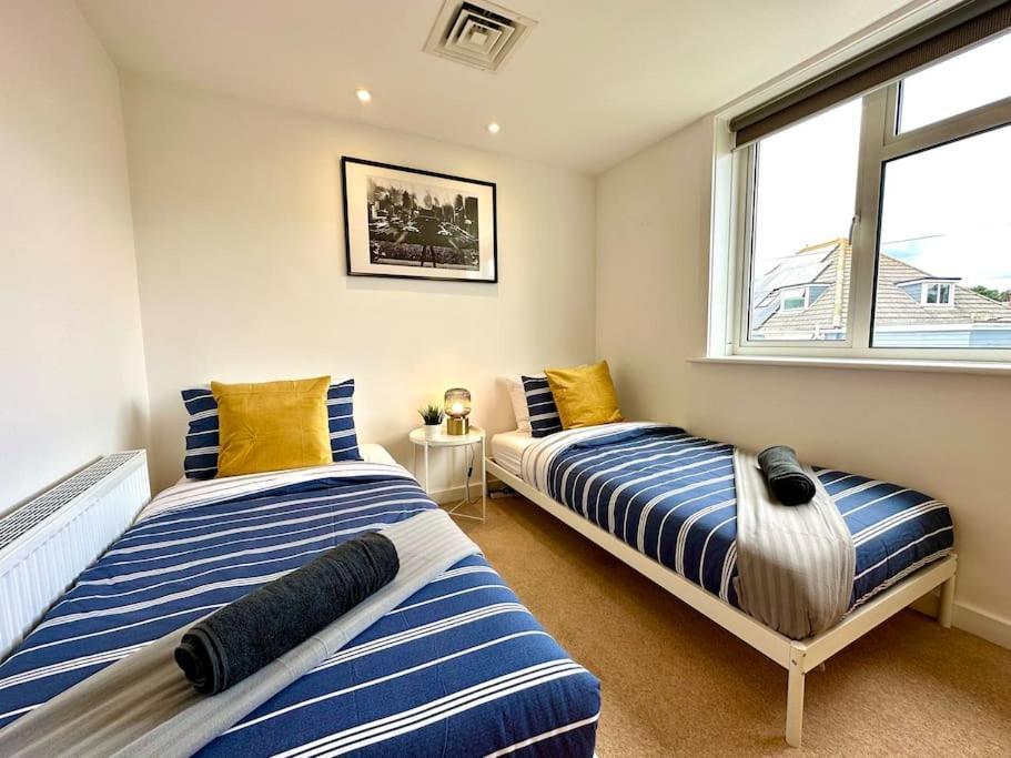 Stunning Panoramic Sea View Beach Location - Sleeps Up To 4 People - Free Parking - The Best Beach! - Great Location - Fast Wifi - Smart Tv - Newly Decorated - Sleeps Up To 4! Close To Bournemouth & Poole Town Centre & Sandbanks Екстериор снимка