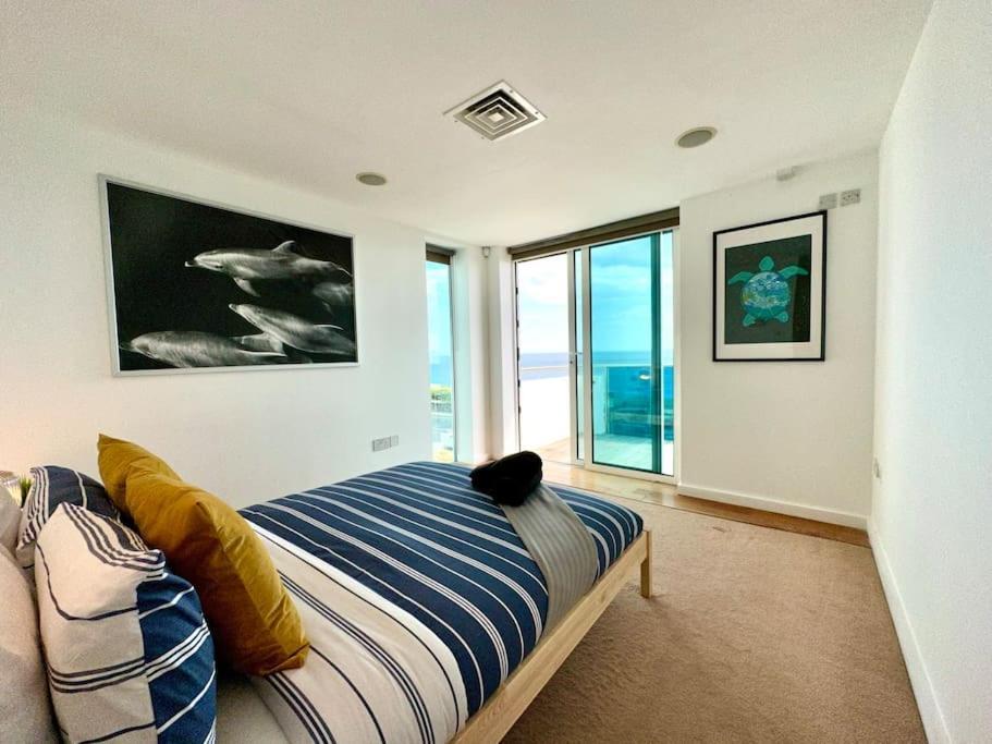 Stunning Panoramic Sea View Beach Location - Sleeps Up To 4 People - Free Parking - The Best Beach! - Great Location - Fast Wifi - Smart Tv - Newly Decorated - Sleeps Up To 4! Close To Bournemouth & Poole Town Centre & Sandbanks Екстериор снимка