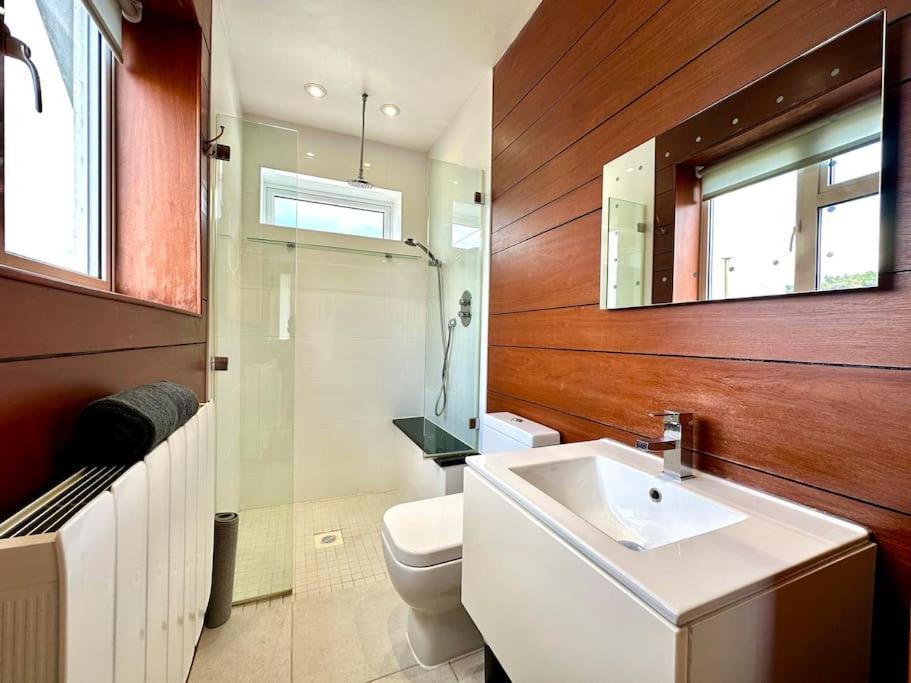 Stunning Panoramic Sea View Beach Location - Sleeps Up To 4 People - Free Parking - The Best Beach! - Great Location - Fast Wifi - Smart Tv - Newly Decorated - Sleeps Up To 4! Close To Bournemouth & Poole Town Centre & Sandbanks Екстериор снимка